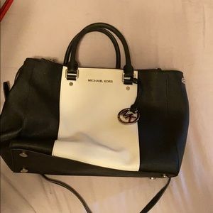 Micheal Kors purse black and white